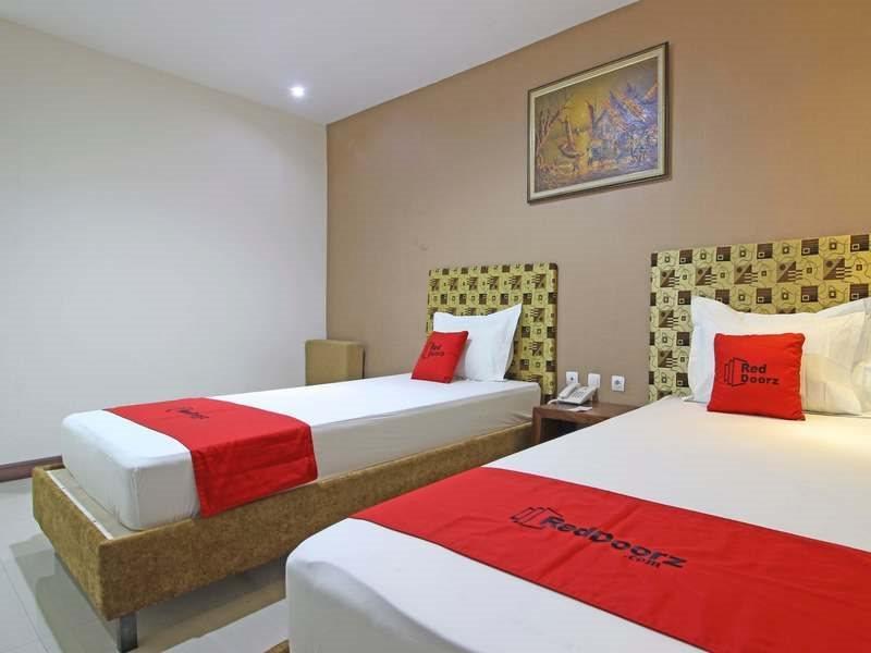 Hotel Reddoorz Near Uns Solo Exterior foto