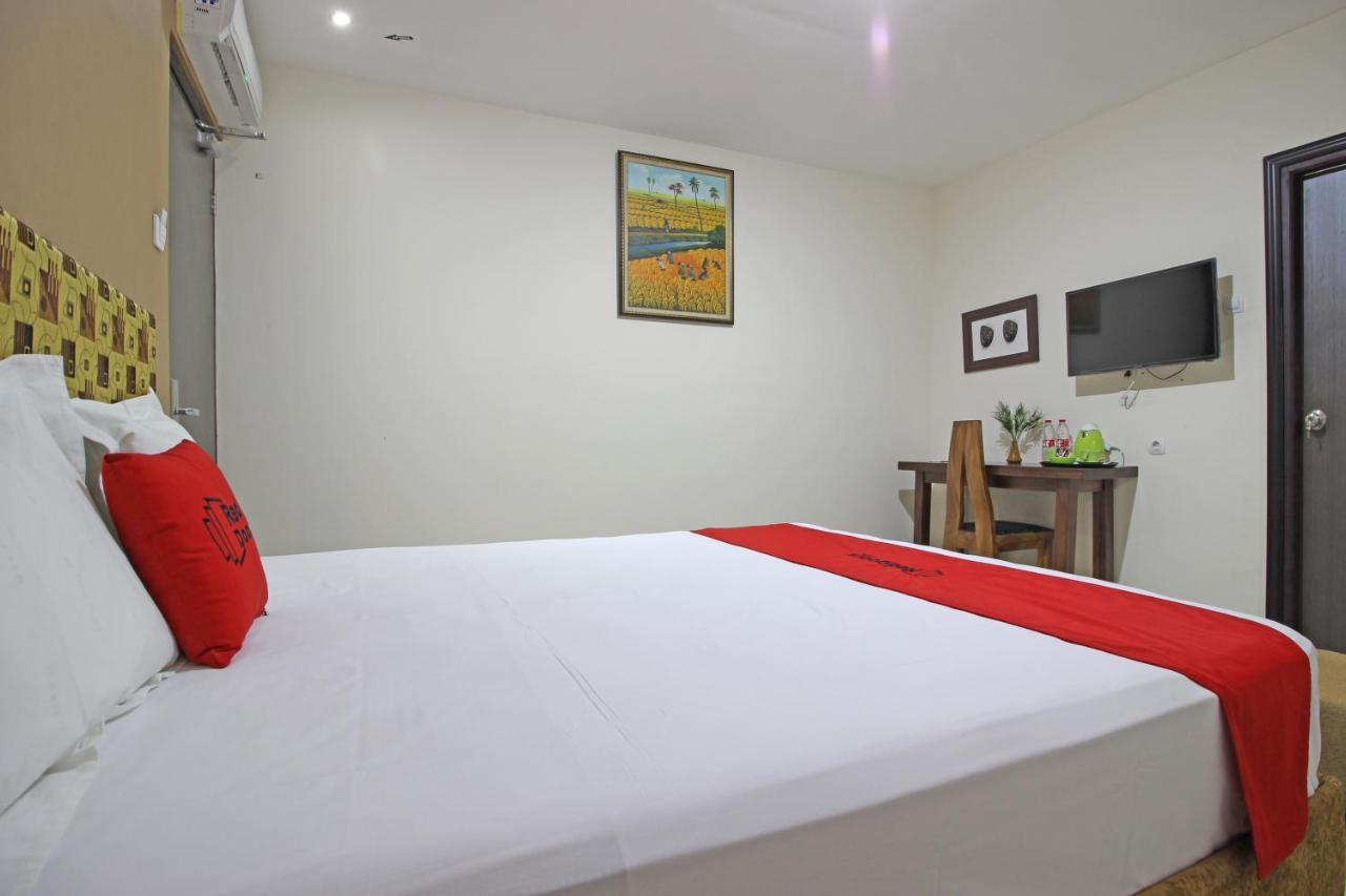 Hotel Reddoorz Near Uns Solo Exterior foto