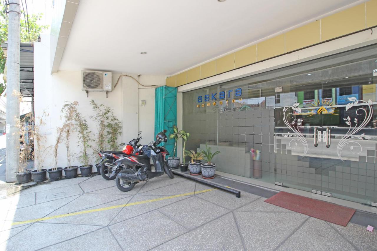 Hotel Reddoorz Near Uns Solo Exterior foto