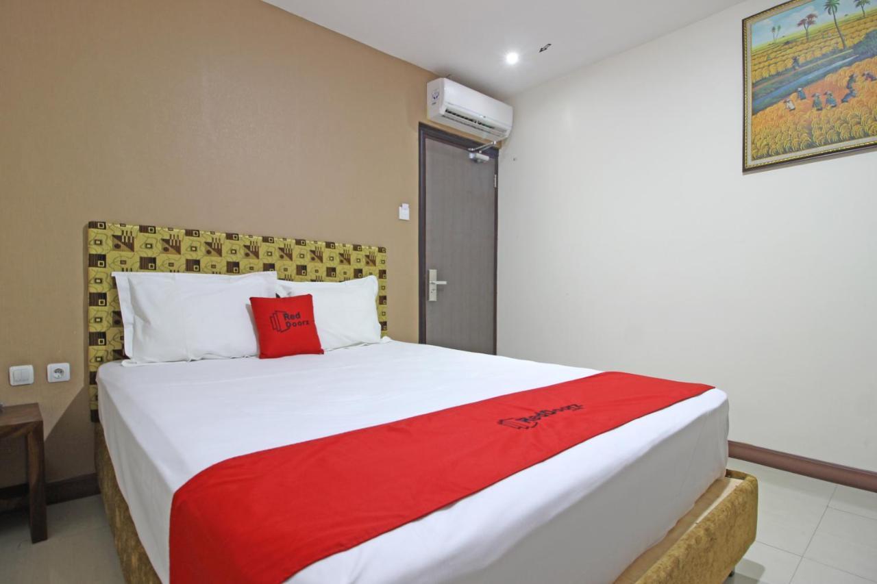 Hotel Reddoorz Near Uns Solo Exterior foto