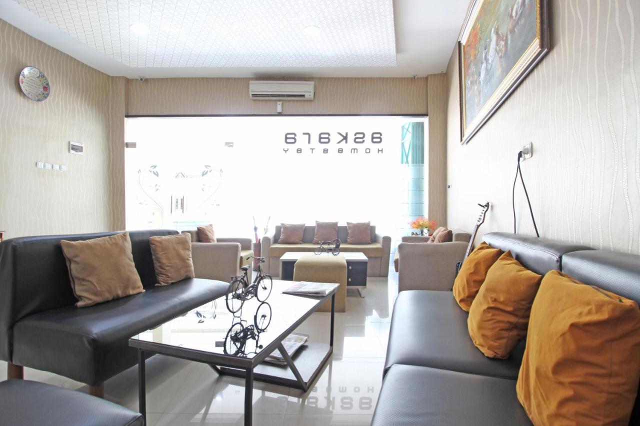 Hotel Reddoorz Near Uns Solo Exterior foto