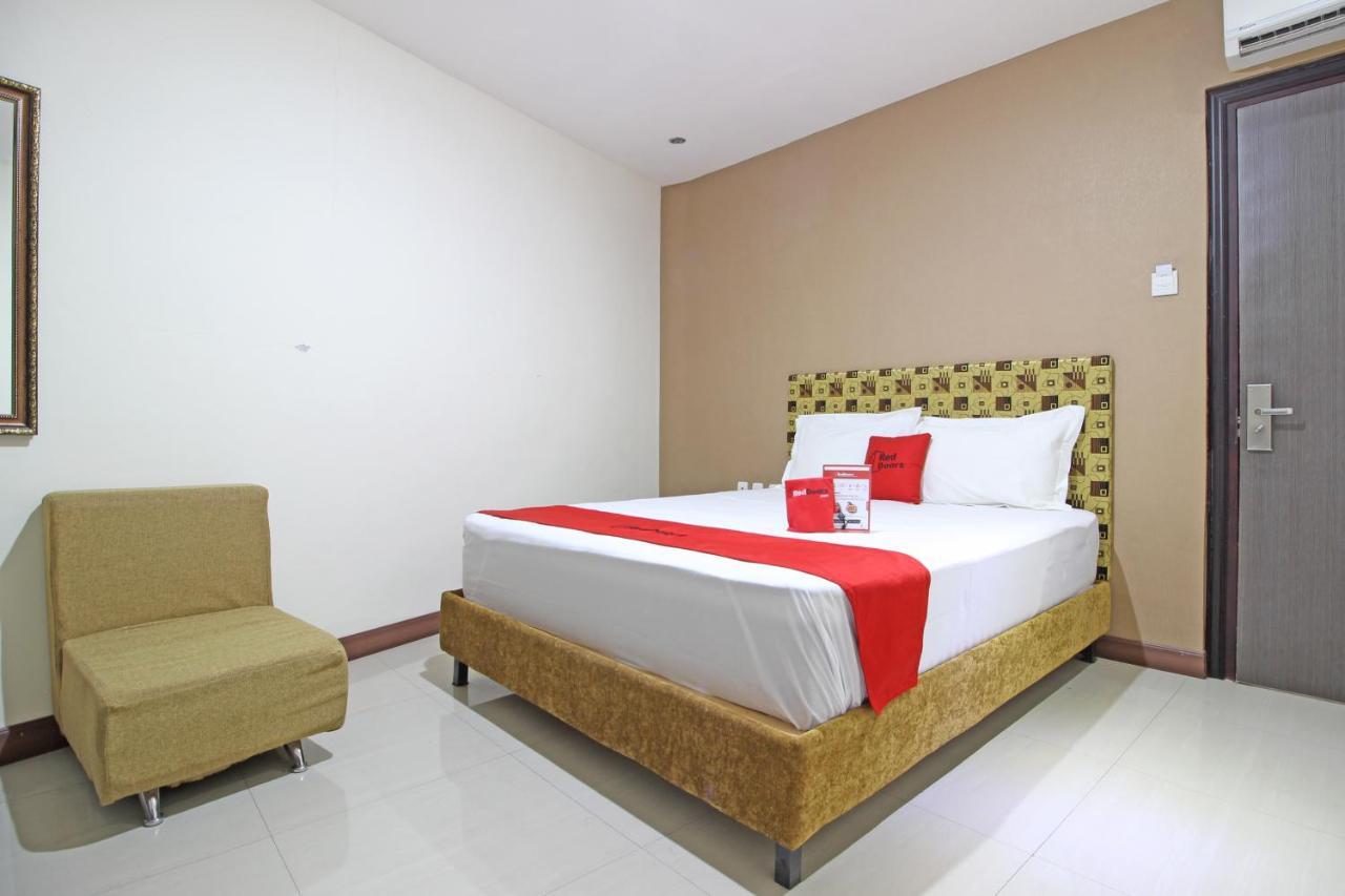 Hotel Reddoorz Near Uns Solo Exterior foto
